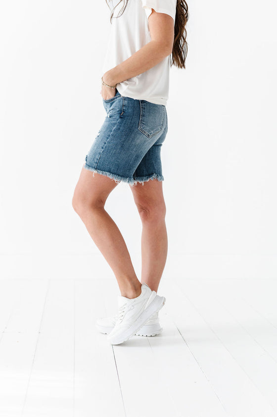 Crew Shorts in Medium Wash