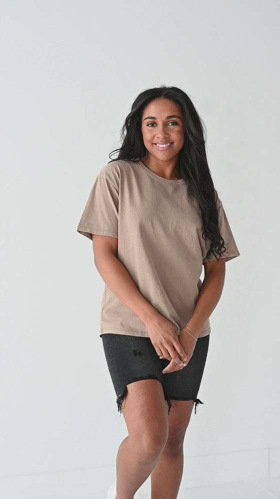 Dakota Crewneck Tee in Mocha